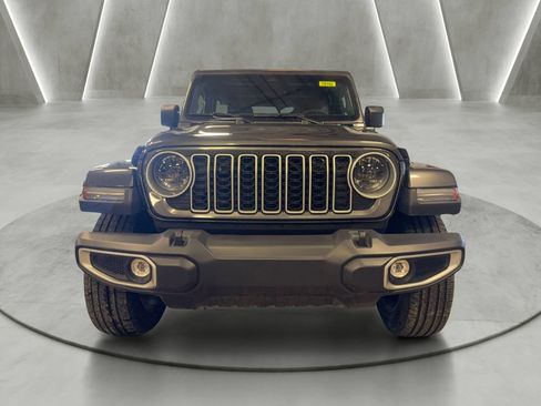 Used 2025 Jeep Wrangler Unlimited Sahara w/ Safety Group AWD/4WD image 2