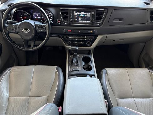 Used 2018 Kia Sedona LX w/ LX Essentials Premium Package FWD image 13