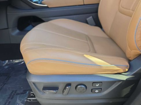 Certified 2025 INFINITI QX80 Sensory image 17