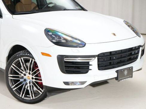 Used 2017 Porsche Cayenne Turbo AWD image 14