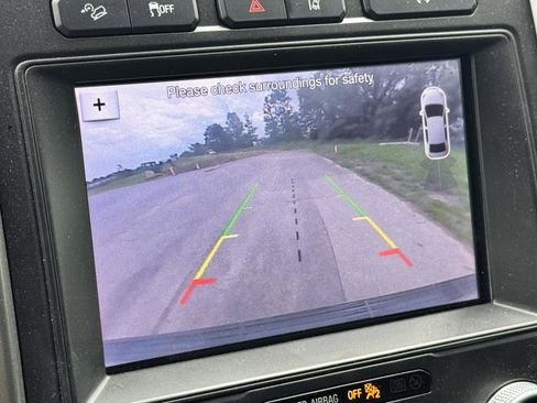 Used 2019 Ford Expedition XLT w/ Equipment Group 202A AWD/4WD image 17