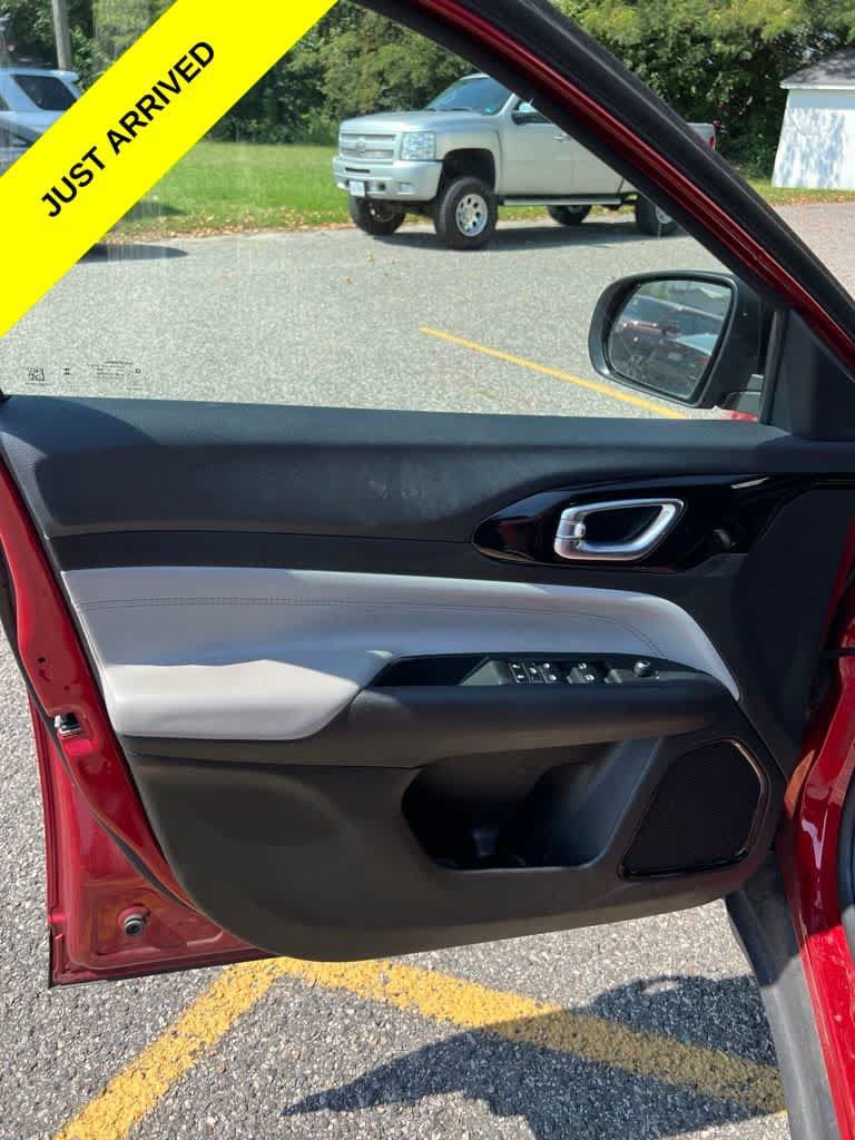 Used 2025 Jeep Compass Limited AWD/4WD image 16