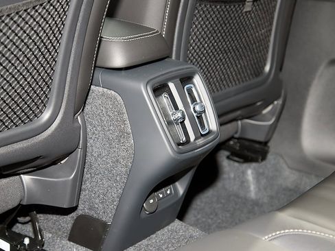 New 2026 Volvo XC40 B5 Ultra w/ Climate Package image 21