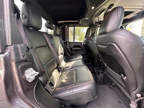 Used 2025 Jeep Gladiator Rubicon AWD/4WD image 29