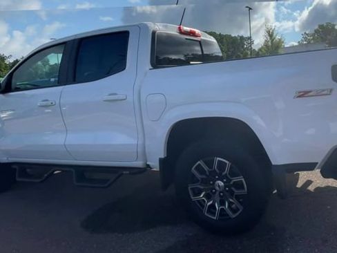 Used 2024 Chevrolet Colorado Z71 w/ Z71 Convenience Package 2 AWD/4WD image 4