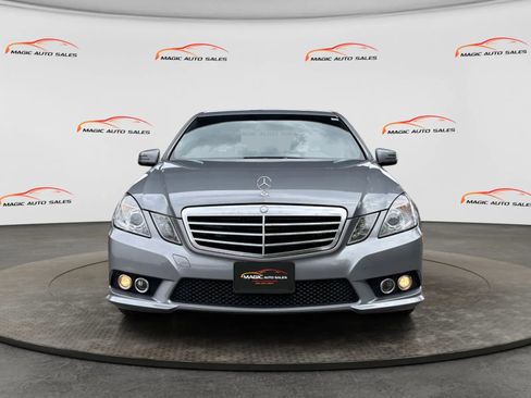 Used 2010 Mercedes-Benz E 550 4MATIC Sedan image 3
