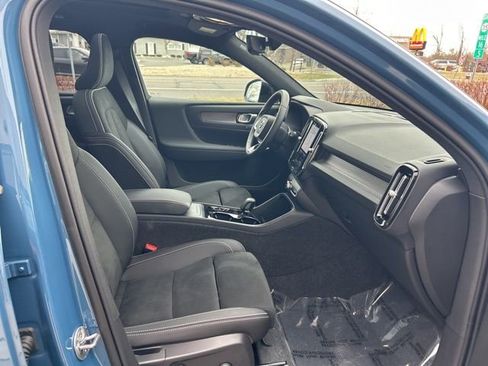 Certified 2025 Volvo XC40 B5 Plus image 15