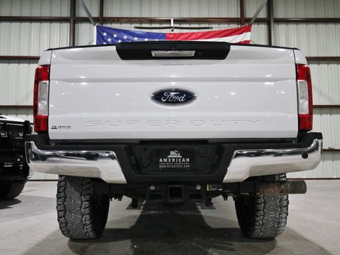 Used 2019 Ford F350 Lariat w/ Lariat Value Package AWD/4WD image 9