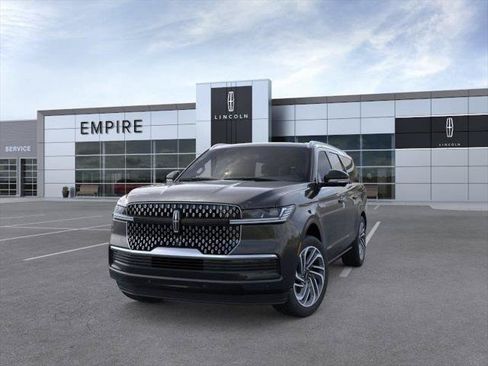 New 2026 Lincoln Navigator L Reserve AWD/4WD image 2