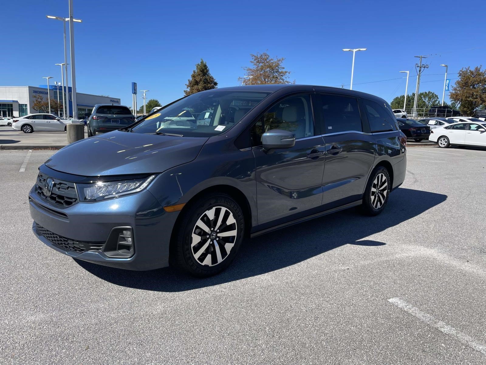 Used 2025 Honda Odyssey EX-L image 3