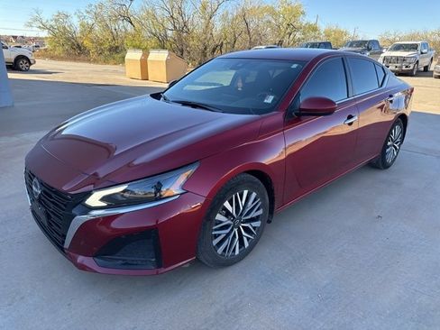 Used 2023 Nissan Altima 2.5 SV image 3