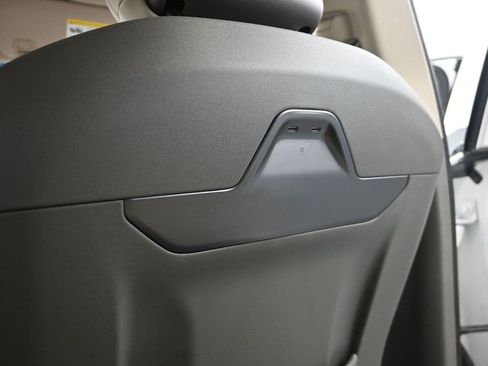 Used 2024 Lincoln Nautilus Premier AWD/4WD image 18
