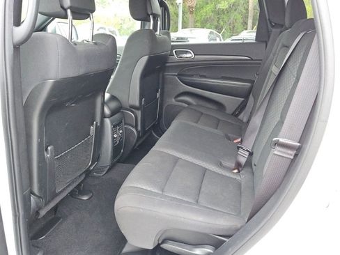 Used 2019 Jeep Grand Cherokee Laredo image 11