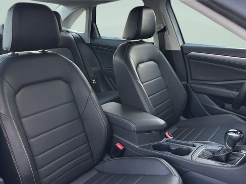 Used 2024 Volkswagen Jetta SE FWD image 29