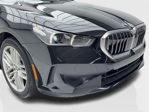 Used 2025 BMW 530i image 3