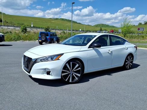 Used 2022 Nissan Altima 2.5 SR FWD image 2