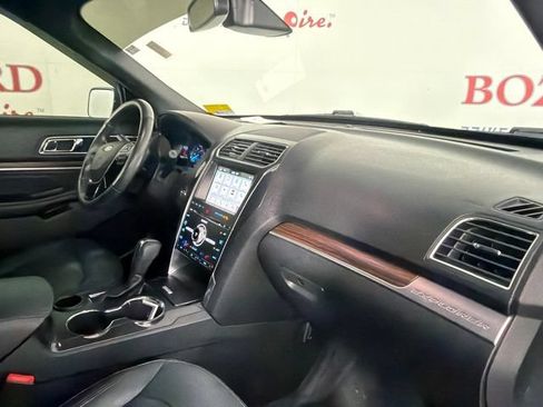 Used 2018 Ford Explorer Limited w/ Equipment Group 301A FWD image 17