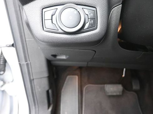 Used 2019 Ford Escape SE image 16
