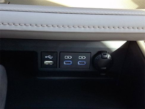 Used 2022 Toyota Highlander XLE image 28