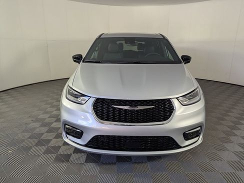 New 2026 Chrysler Pacifica Select image 3