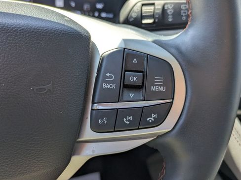 Used 2025 Ford Explorer Active w/ Active Comfort Package RWD image 15
