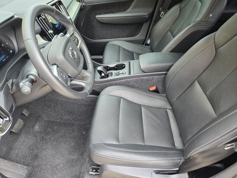 Used 2025 Volvo XC40 B5 Core w/ Protection Package image 21