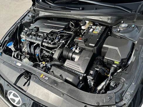Certified 2026 Hyundai Elantra SE w/ Cargo Package FWD image 22