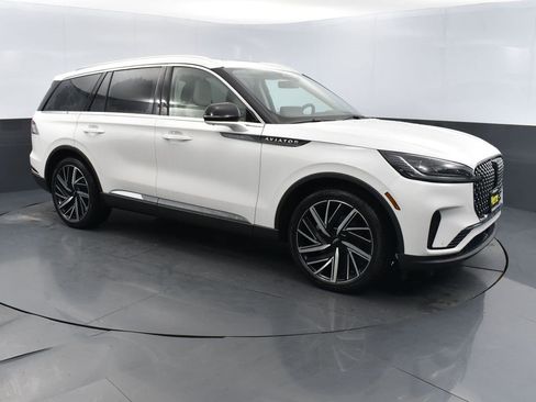 New 2026 Lincoln Aviator Reserve image 3