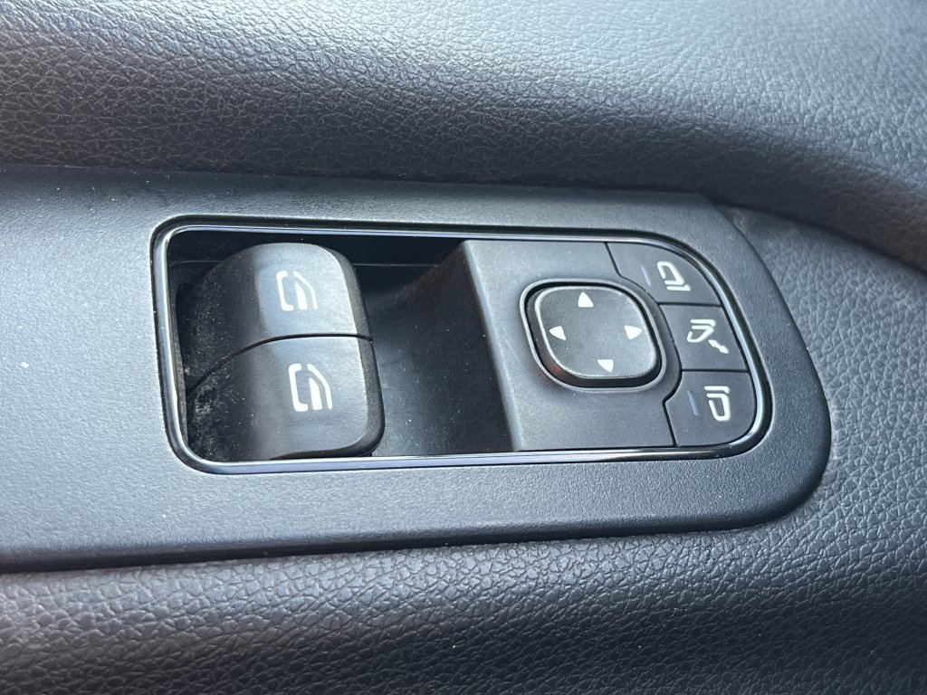 Used 2019 Mercedes-Benz Sprinter 144 image 22