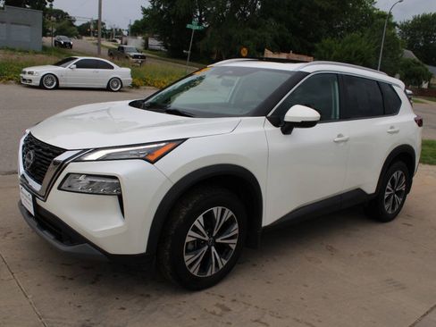 Used 2023 Nissan Rogue SV w/ SV Premium Package AWD/4WD image 4