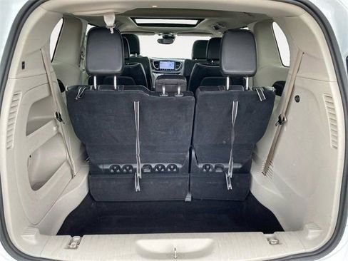 Used 2023 Chrysler Pacifica Limited image 24