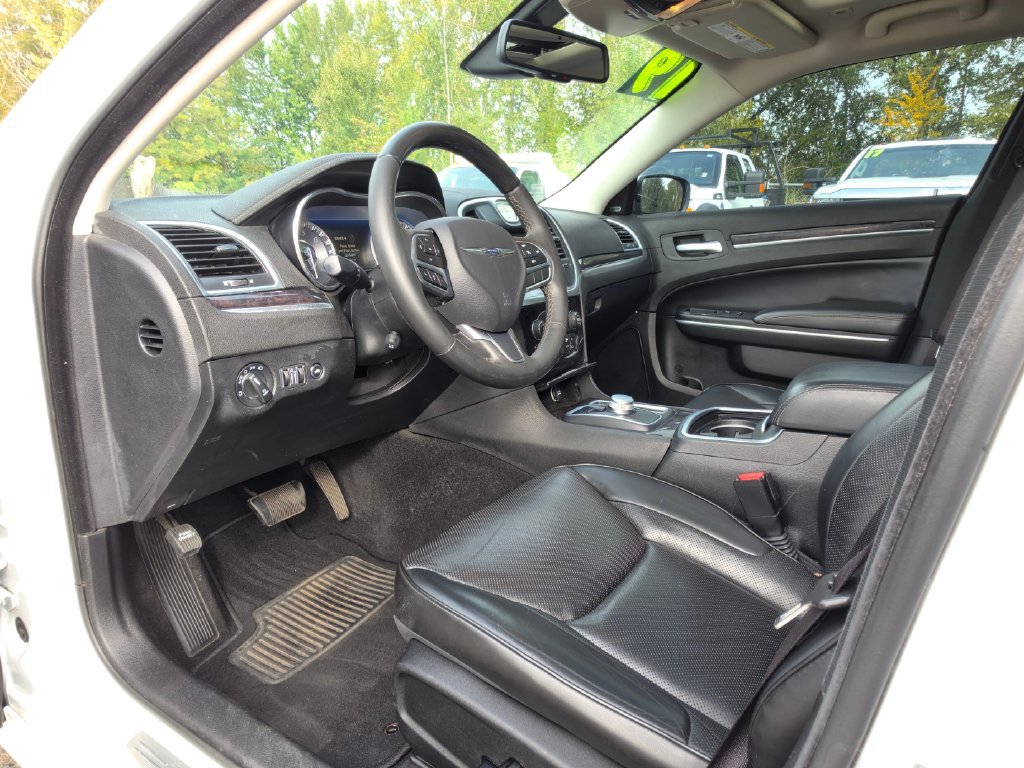 Used 2019 Chrysler 300 Limited AWD/4WD image 24