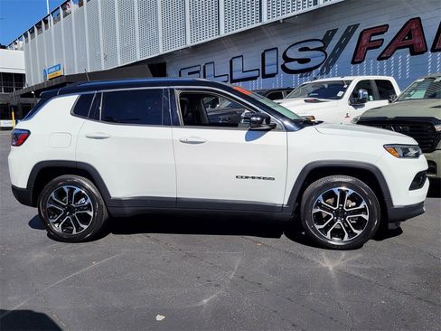 Used 2022 Jeep Compass Limited image 29