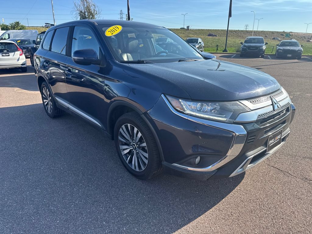 Used 2019 Mitsubishi Outlander AWD image 2