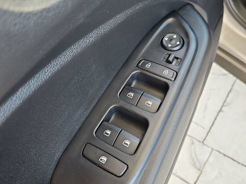 Used 2025 Hyundai Venue SEL FWD image 27