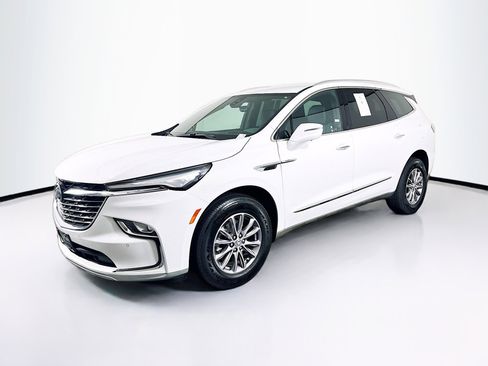Used 2024 Buick Enclave Premium image 3