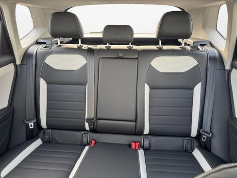 New 2026 Volkswagen Taos SEL image 12