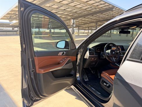 Used 2020 BMW X7 M50i w/ Dynamic Handling Package AWD/4WD image 15