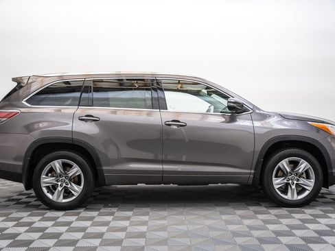 Used 2016 Toyota Highlander Limited Platinum AWD/4WD image 4
