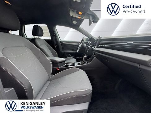 Used 2025 Volkswagen Jetta Sport FWD image 9