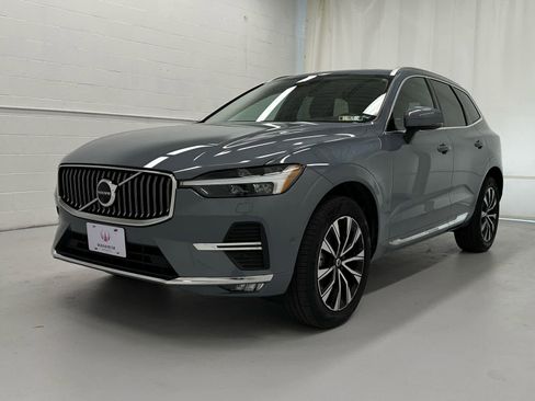 Used 2023 Volvo XC60 B5 Plus image 2