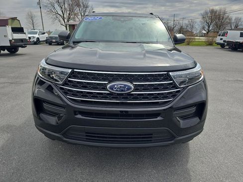 Used 2024 Ford Explorer XLT image 3