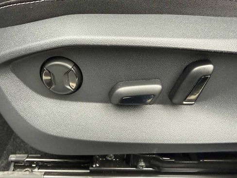 New 2026 Volkswagen Taos SEL AWD/4WD image 6