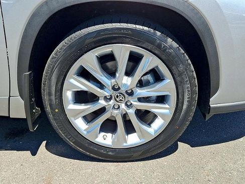 Used 2024 Toyota Highlander Limited AWD/4WD image 27