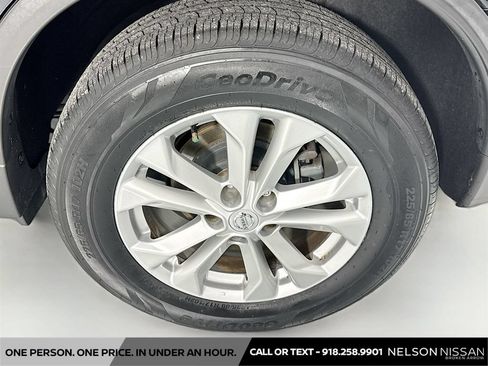 Used 2016 Nissan Rogue SV AWD/4WD image 29