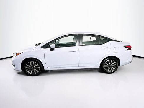 Used 2024 Nissan Versa SV FWD image 4