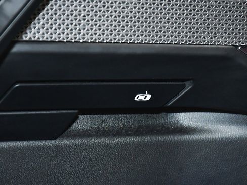 Used 2023 BMW i7 xDrive60 image 20