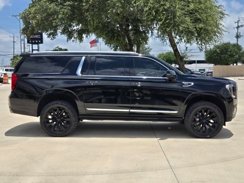 Used 2023 GMC Yukon XL Denali AWD/4WD image 8