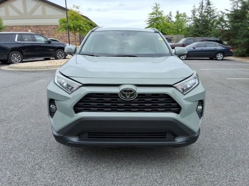 Used 2019 Toyota RAV4 XLE w/ Convenience Package FWD image 2