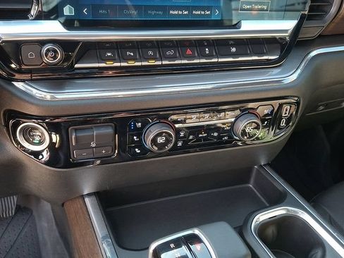 Used 2023 Chevrolet Silverado 1500 High Country w/ High Country Premium Package AWD/4WD image 12